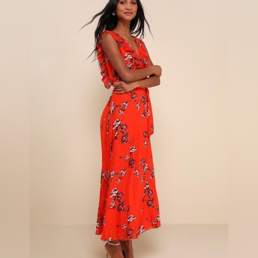 Lulu’s NWT Large Loved By You Red Orange Floral Print Pleated Chiffon Maxi Dress